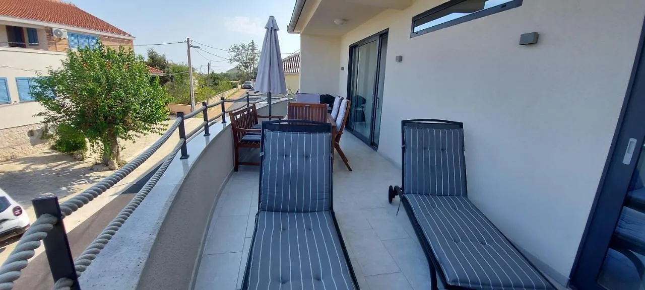 Apartment Holiday Home Velebit Nin