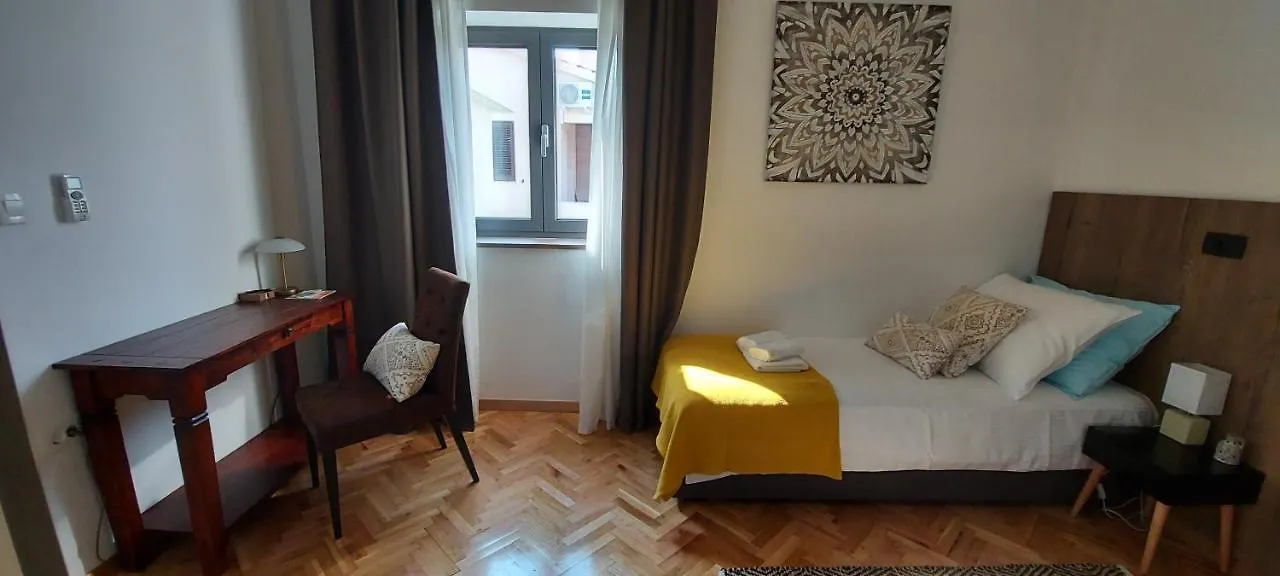 Apartment Holiday Home Velebit Nin