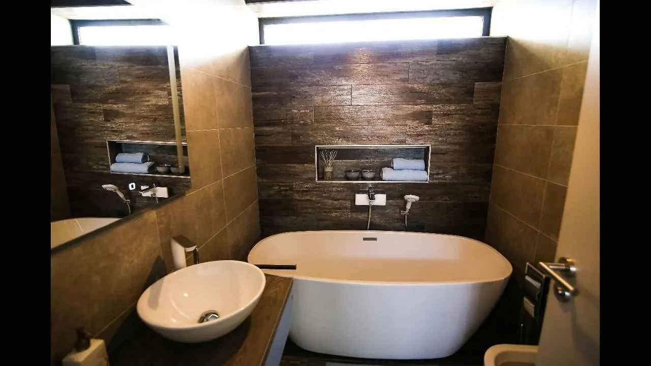 Apartment Holiday Home Velebit Nin